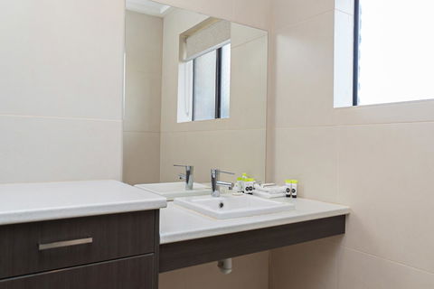 Mick O\'Sheas - Hotels Melbourne 2