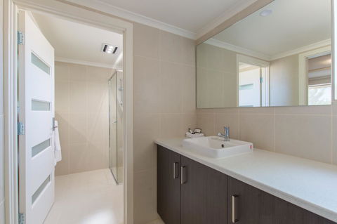 Mick O\'Sheas - Hotels Melbourne 28