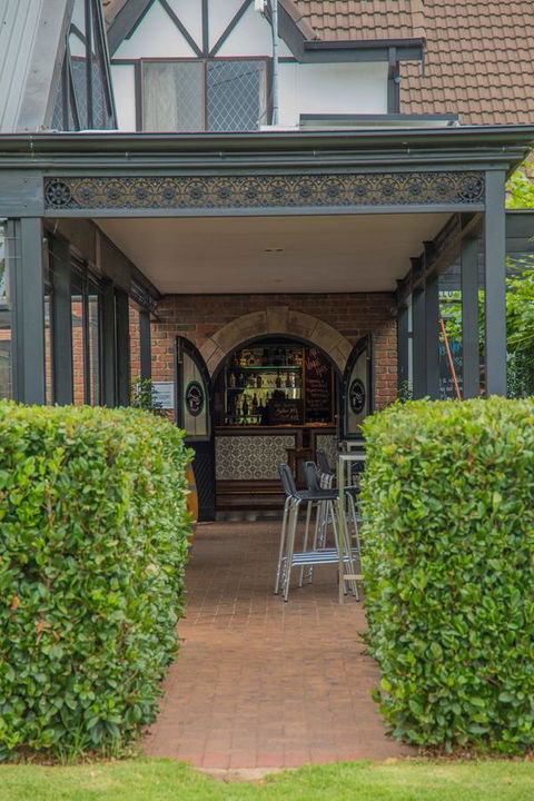 Mick O\'Sheas - Hotels Melbourne 40