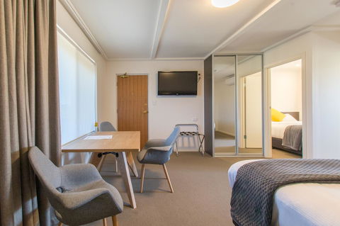 Mick O\'Sheas - Hotels Melbourne 5