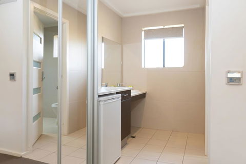 Mick O\'Sheas - Hotels Melbourne 3