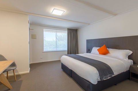 Mick O\'Sheas - Hotels Melbourne 9