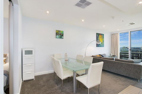 Beachside Luxury & Comfort, Ocean Views In Glenelg - Hotels Melbourne 11