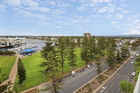 Beachside Luxury & Comfort, Ocean Views In Glenelg - Hotels Melbourne 24