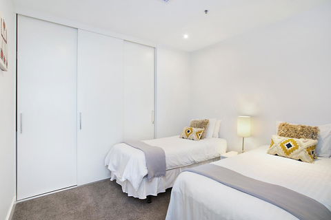 Beachside Luxury & Comfort, Ocean Views In Glenelg - Hotels Melbourne 17