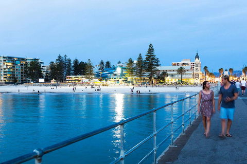 Beachside Luxury & Comfort, Ocean Views In Glenelg - Hotels Melbourne 33