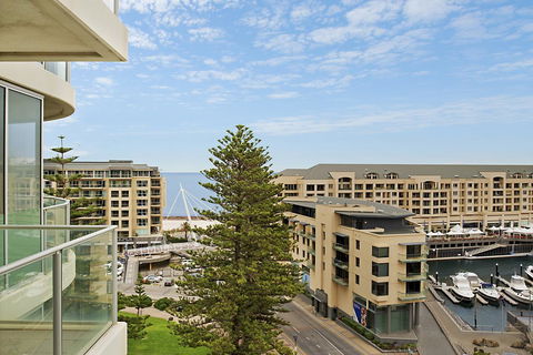 Beachside Luxury & Comfort, Ocean Views In Glenelg - Hotels Melbourne 25