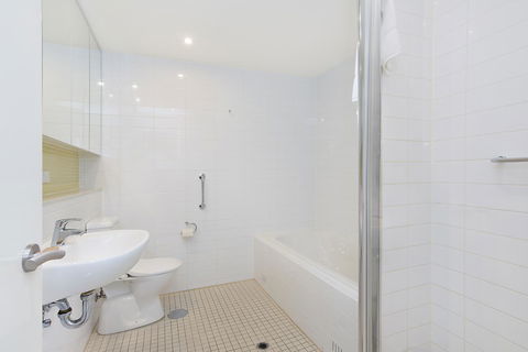 Beachside Luxury & Comfort, Ocean Views In Glenelg - Hotels Melbourne 19