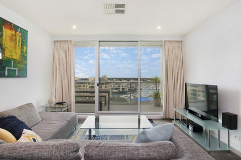 Beachside Luxury & Comfort, Ocean Views In Glenelg - Hotels Melbourne 8