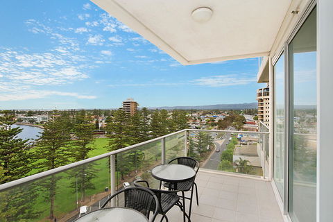 Beachside Luxury & Comfort, Ocean Views In Glenelg - Hotels Melbourne 23