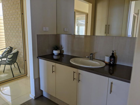 Ochre Point Beach House On Moana Seafront - Hotels Melbourne 13