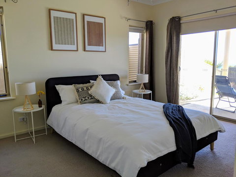 Ochre Point Beach House On Moana Seafront - Hotels Melbourne 11