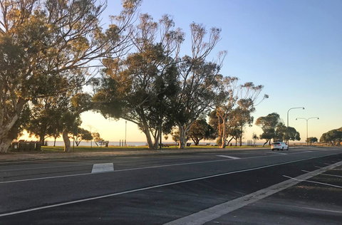 Lake Albert Motel - Hotels Melbourne 9