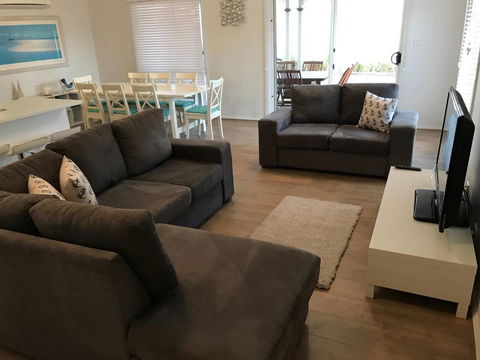 Moontana - Hotels Melbourne 1