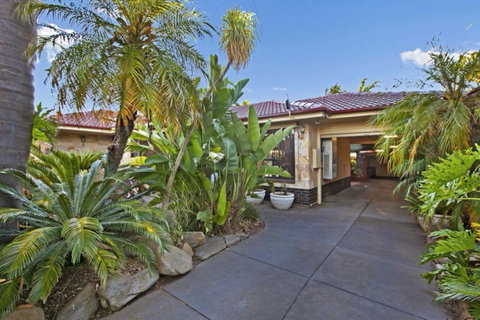 The Palms - Hotels Melbourne 7