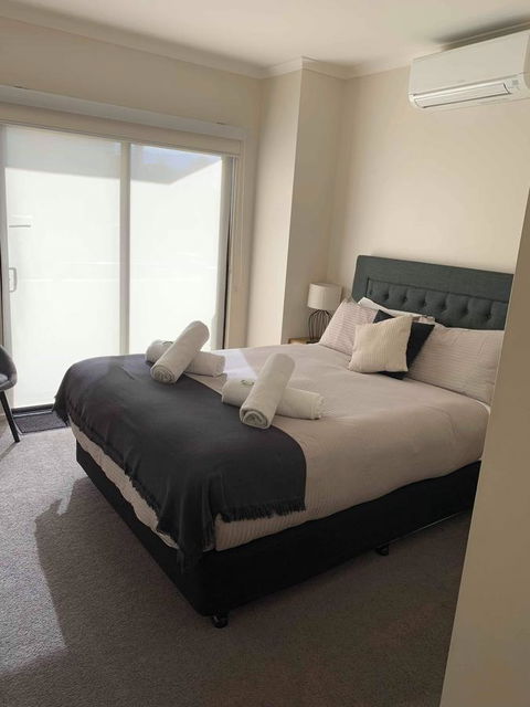 Holdfast Shores Apartments - Hotels Melbourne 3