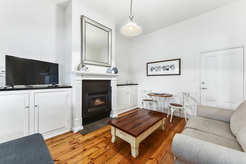 Railway Cottage In Beachport - Hotels Melbourne 1