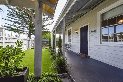Railway Cottage In Beachport - Hotels Melbourne 11