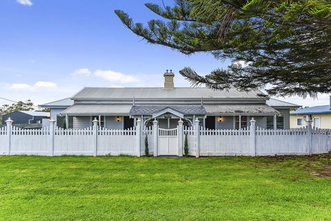 Railway Cottage In Beachport - Hotels Melbourne 4