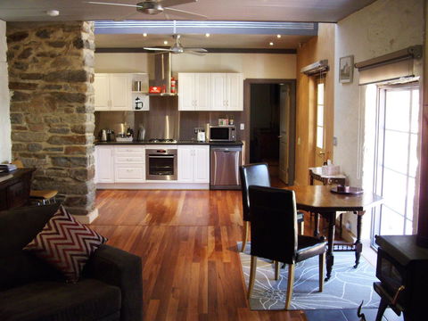 1860 Wine Country Cottages - Hotels Melbourne 2