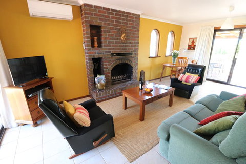 Linger Longer Vineyard - Hotels Melbourne 2