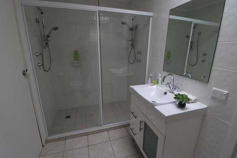 Linger Longer Vineyard - Hotels Melbourne 9