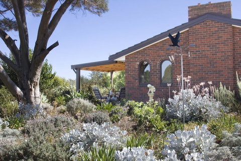 Linger Longer Vineyard - Hotels Melbourne 13