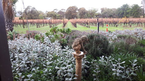 Linger Longer Vineyard - Hotels Melbourne 4