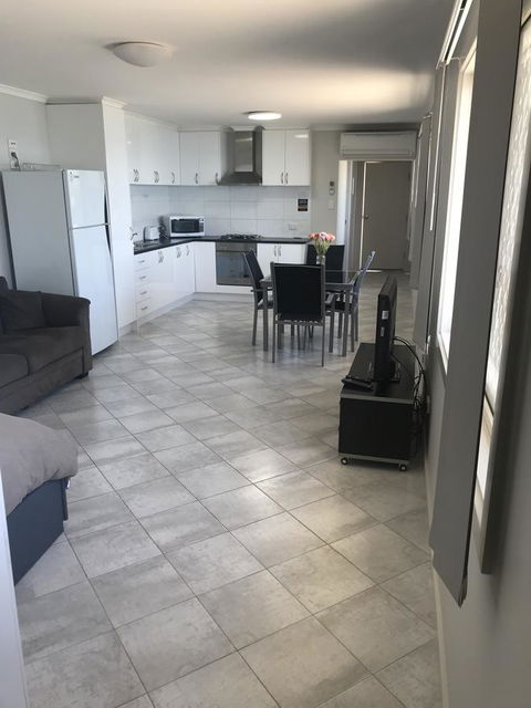 Beachside & Jetty View Apartment 6 - Captain\'s Apt - Hotels Melbourne 4