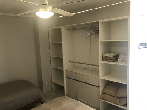 Beachside & Jetty View Apartment 6 - Captain\'s Apt - Hotels Melbourne 3