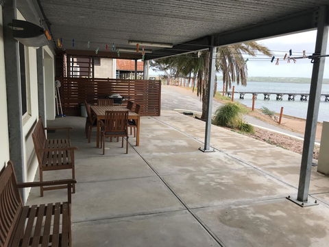 Beachside & Jetty View Apartment 6 - Captain\'s Apt - Hotels Melbourne 37