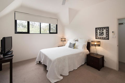Pegasus - Hotels Melbourne 7