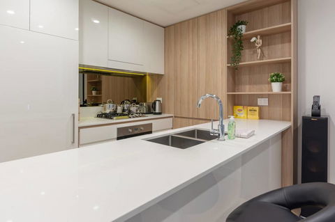Japanese Style Waterfront Apt Wt Rooftop Pool - Hotels Melbourne 9