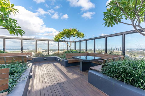 Japanese Style Waterfront Apt Wt Rooftop Pool - Hotels Melbourne 11