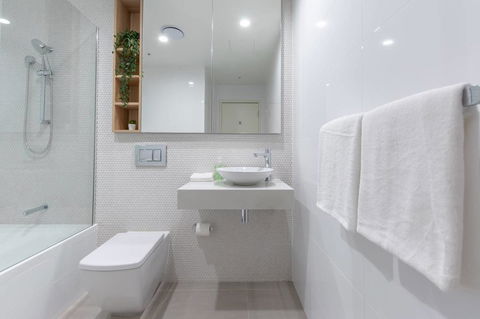 Japanese Style Waterfront Apt Wt Rooftop Pool - Hotels Melbourne 19