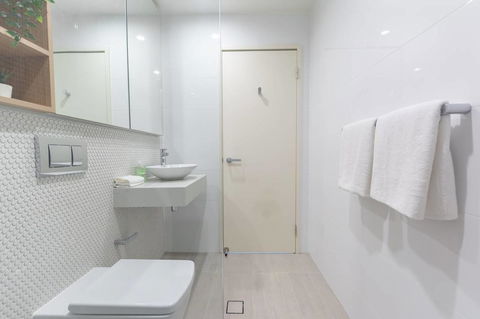 Japanese Style Waterfront Apt Wt Rooftop Pool - Hotels Melbourne 5