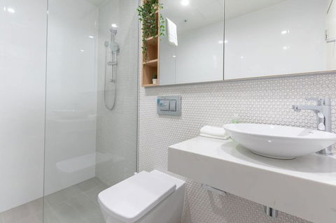 Japanese Style Waterfront Apt Wt Rooftop Pool - Hotels Melbourne 12