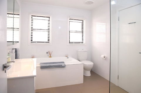 Refuge Cove On Pittwater - Hotels Melbourne 7