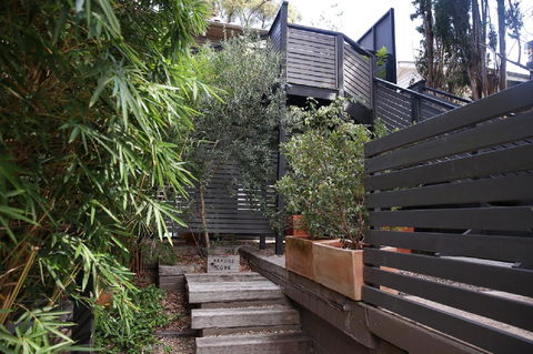 Refuge Cove On Pittwater - Hotels Melbourne 2