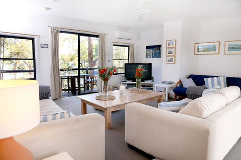 Refuge Cove On Pittwater - Hotels Melbourne 5