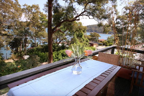Refuge Cove On Pittwater - Hotels Melbourne 4