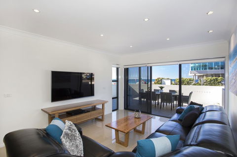 Beachfront 2 - Hotels Melbourne 3