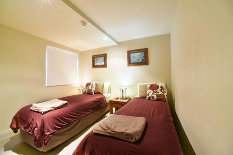 Snowstream 4 - Hotels Melbourne 1