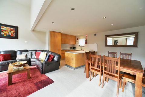 Snowstream 4 - Hotels Melbourne 2