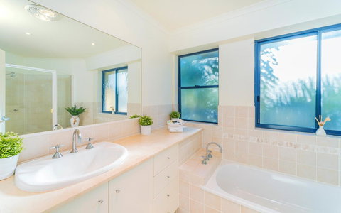 The Cove Yamba - Hotels Melbourne 16