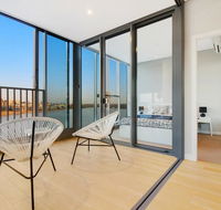 Brand New 3 Bedrooms Apt with Waterfront View - Hotels Melbourne