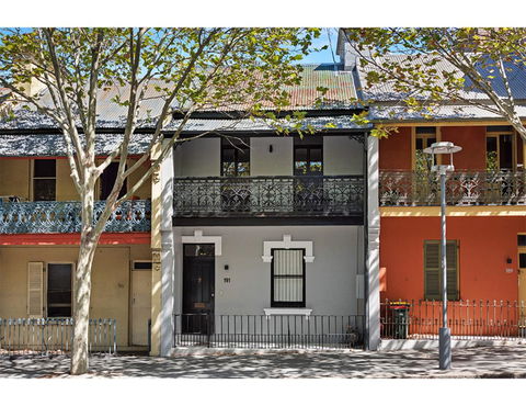 Walk To The City From This Renovated Heritage Gem - Hotels Melbourne 4