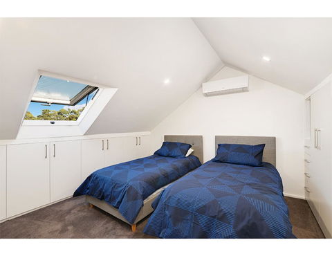 Walk To The City From This Renovated Heritage Gem - Hotels Melbourne 7