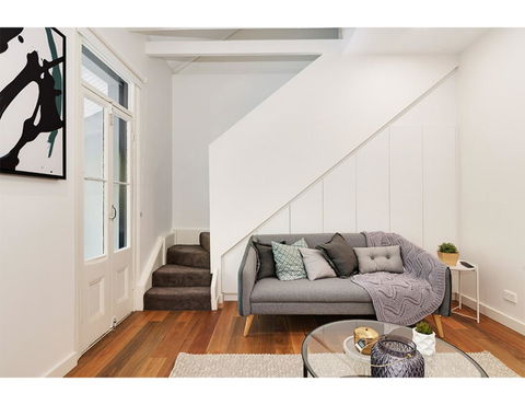 Walk To The City From This Renovated Heritage Gem - Hotels Melbourne 2