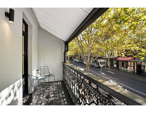 Walk To The City From This Renovated Heritage Gem - Hotels Melbourne 9